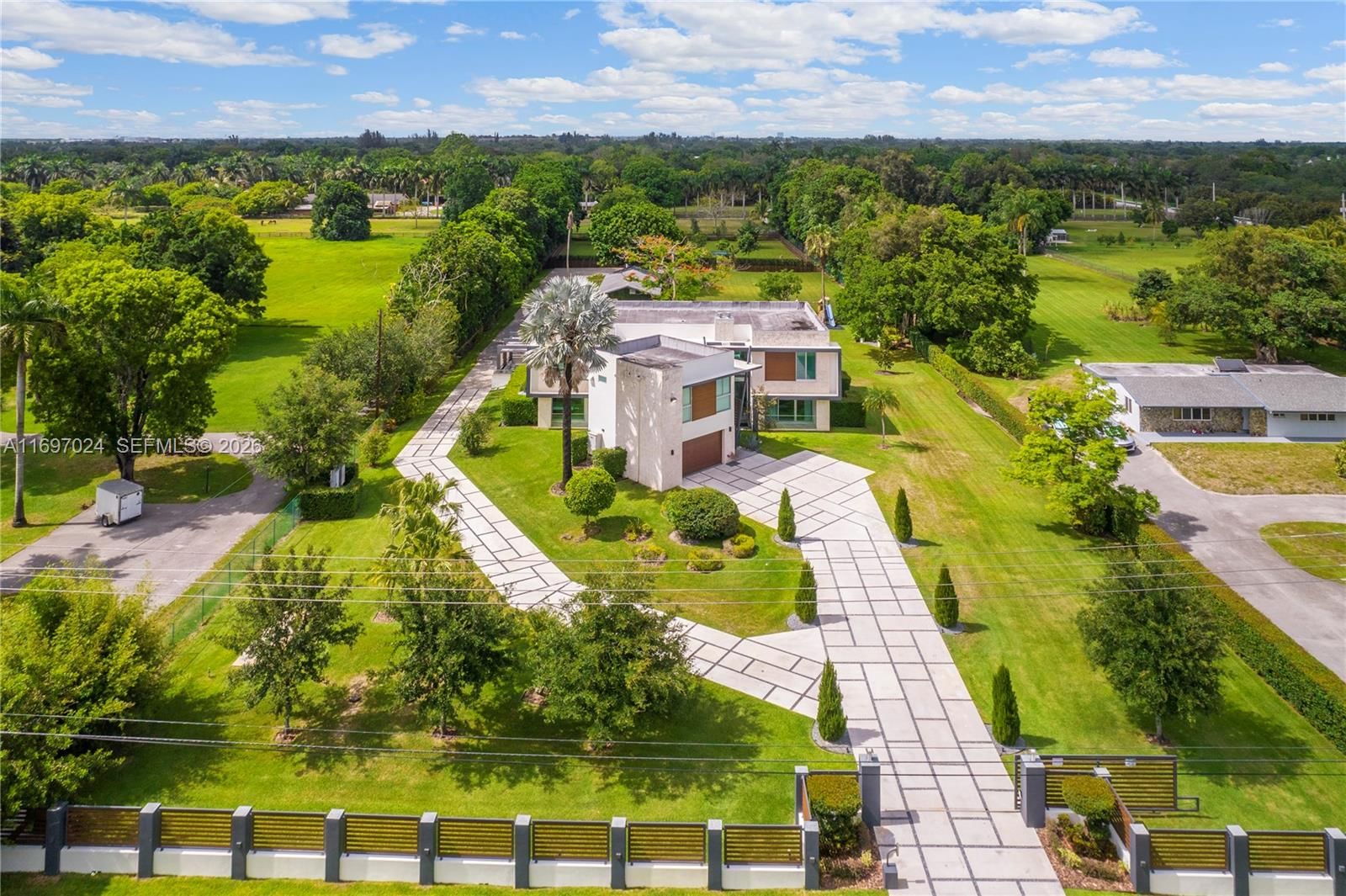 Real estate property located at 14305 Stirling Rd, Broward, Everglade Sugar & Land Co, Southwest Ranches, FL