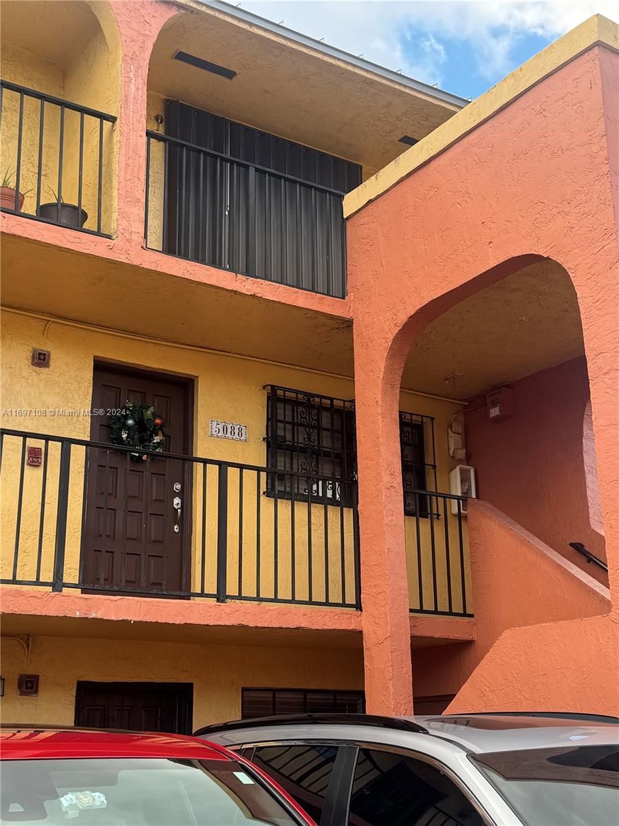 Real estate property located at 5088 12th Ln D-11, Miami-Dade, CARMEL TOWNHOMES CONDO, Hialeah, FL