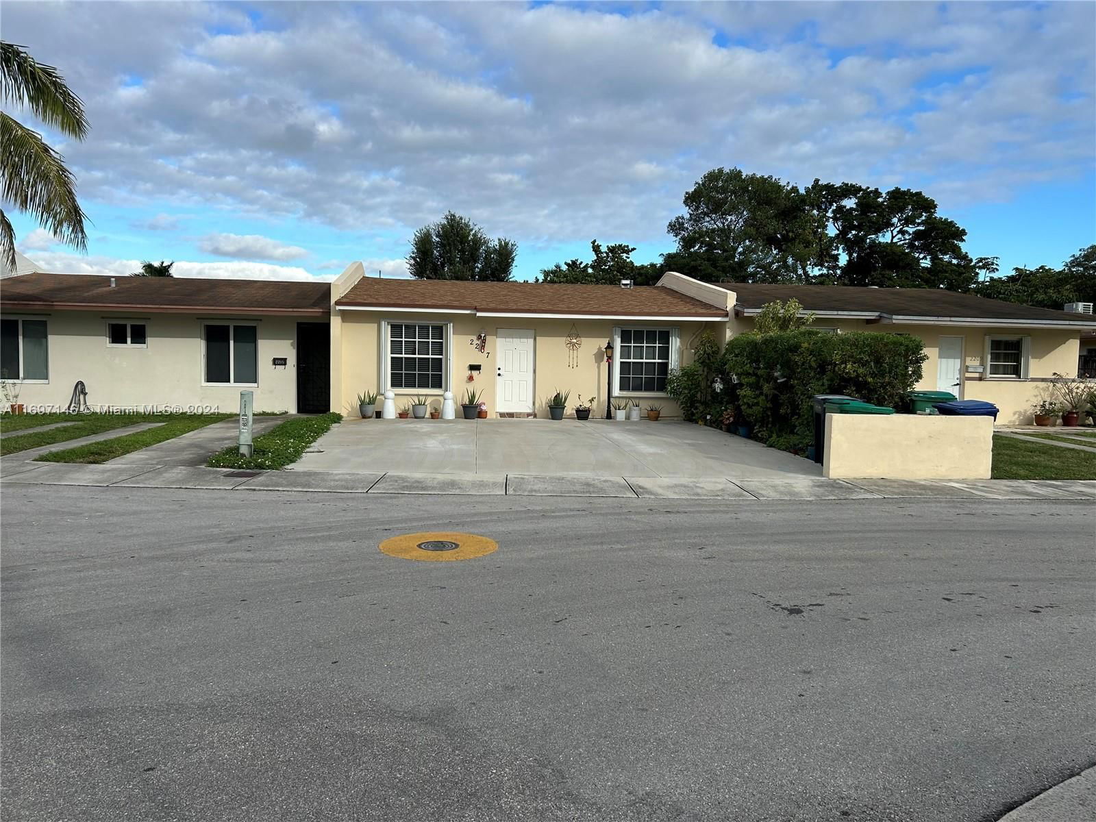 Real estate property located at 2207 100th Ct #2207, Miami-Dade, CORAL HAVEN SEC TWO, Miami, FL