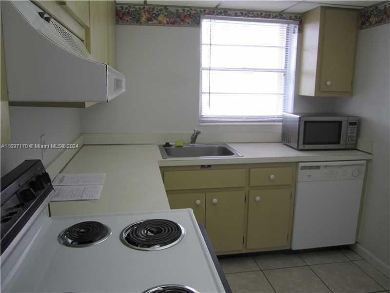 Real estate property located at 7757 86 ST C-311, Miami-Dade, KINGS CREEK SOUTH CONDO, Miami, FL