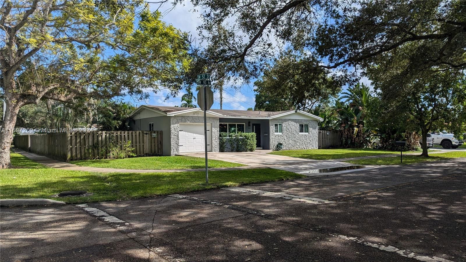 Real estate property located at 5200 93rd Ave, Broward, COOPER COLONY ESTATES, Cooper City, FL