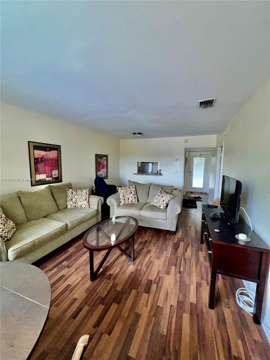 Real estate property located at 5103 35th St #606, Broward, DOGWOOD GARDENS CONDO, Lauderdale Lakes, FL