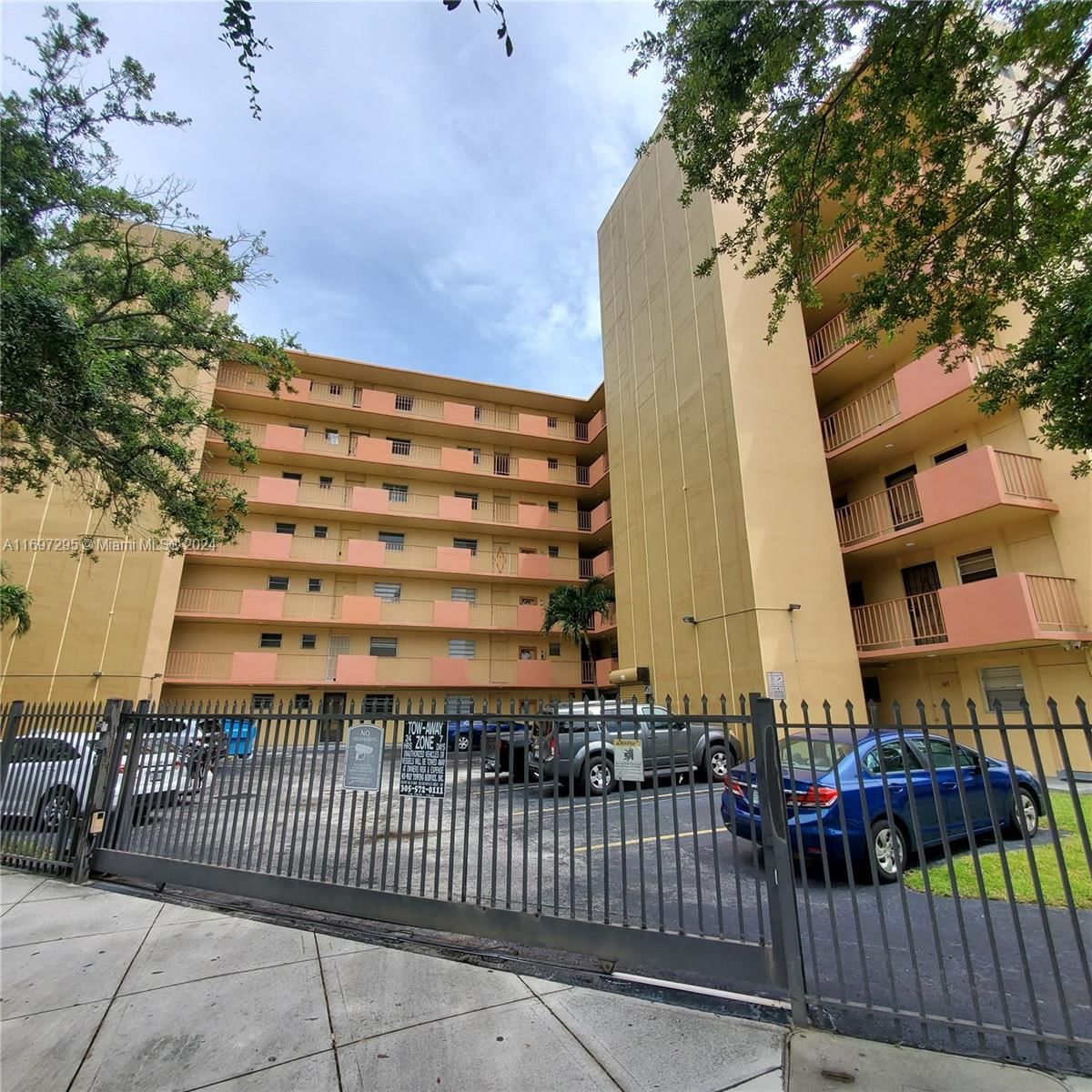 Real estate property located at 16400 17th Ave #306, Miami-Dade, THREE SEASONS CONDO BLDG, North Miami Beach, FL