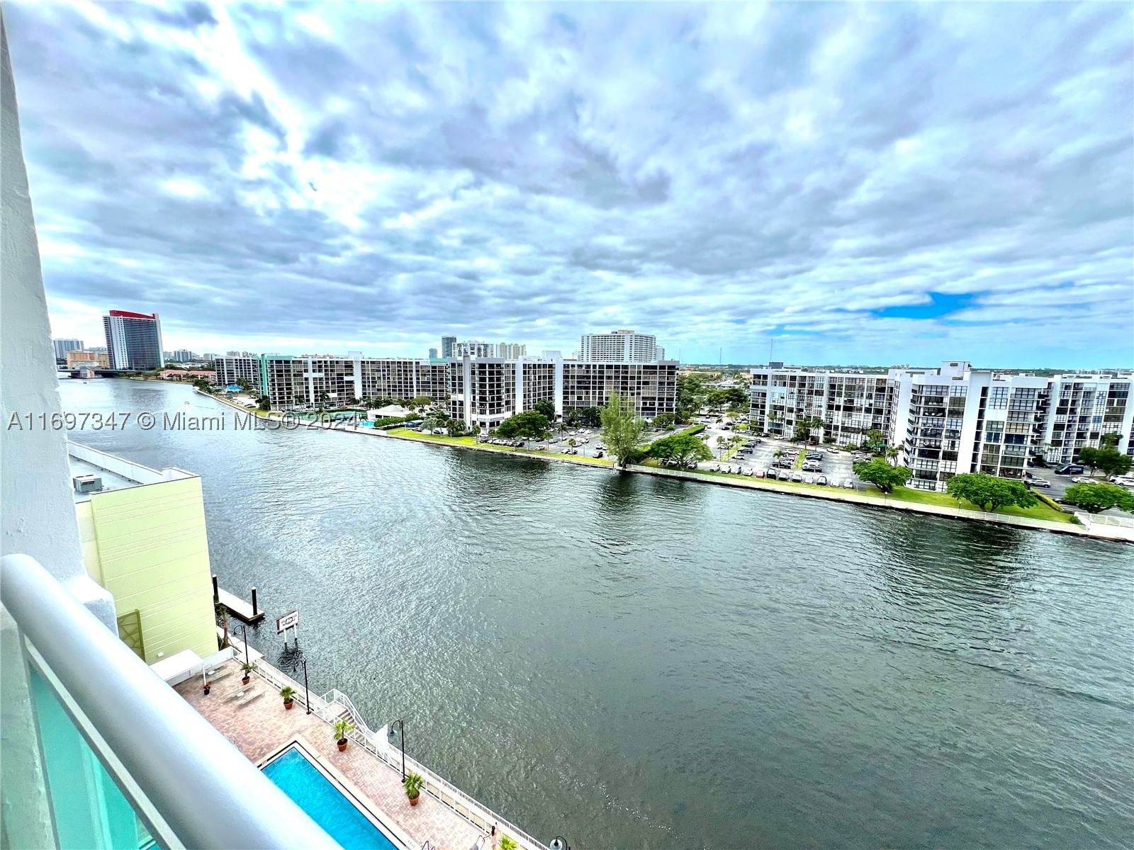 Real estate property located at 3000 Ocean Dr #1012, Broward, Residences On Hollywood B, Hollywood, FL