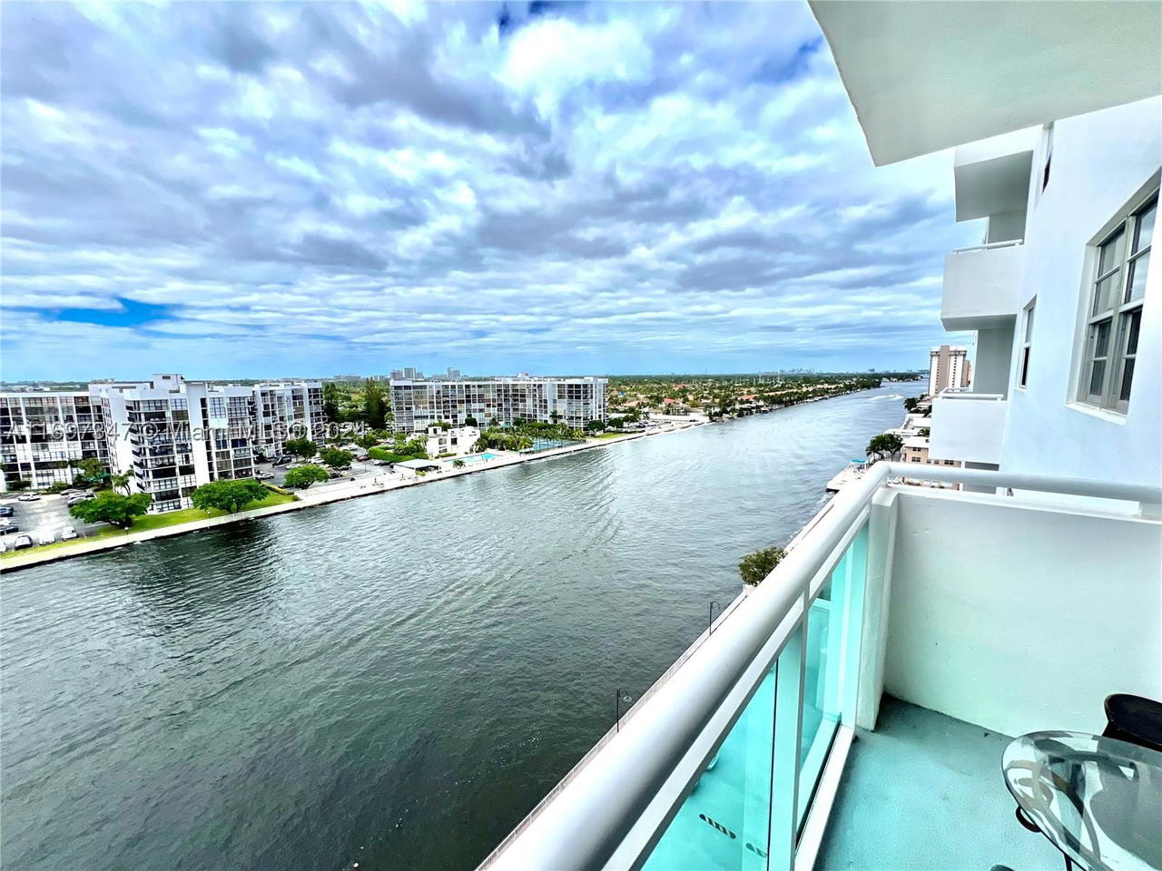 Real estate property located at 3000 Ocean Dr #1012, Broward, Residences On Hollywood B, Hollywood, FL