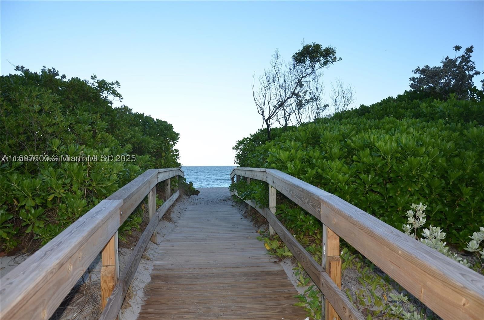 Real estate property located at 800 Parkview Dr #708, Broward, Oceanview Park Condo, Hallandale Beach, FL