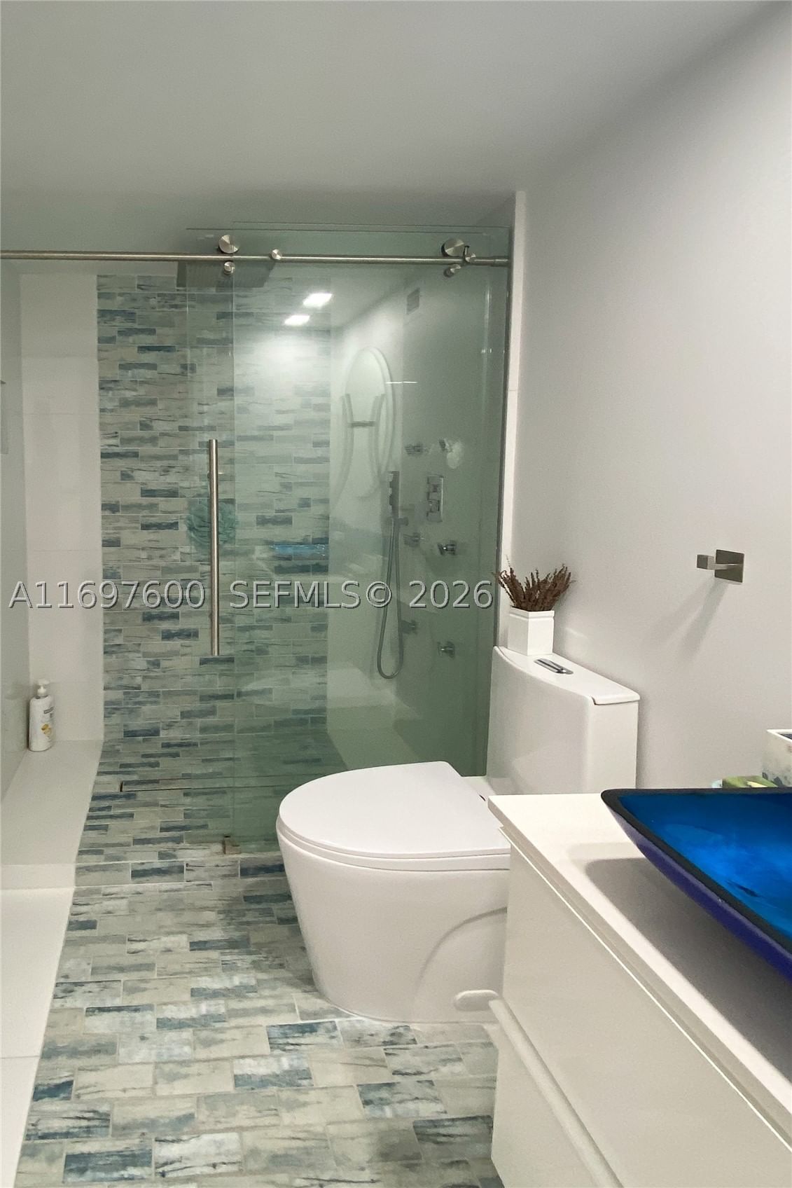 Real estate property located at 800 Parkview Dr #708, Broward, Oceanview Park Condo, Hallandale Beach, FL
