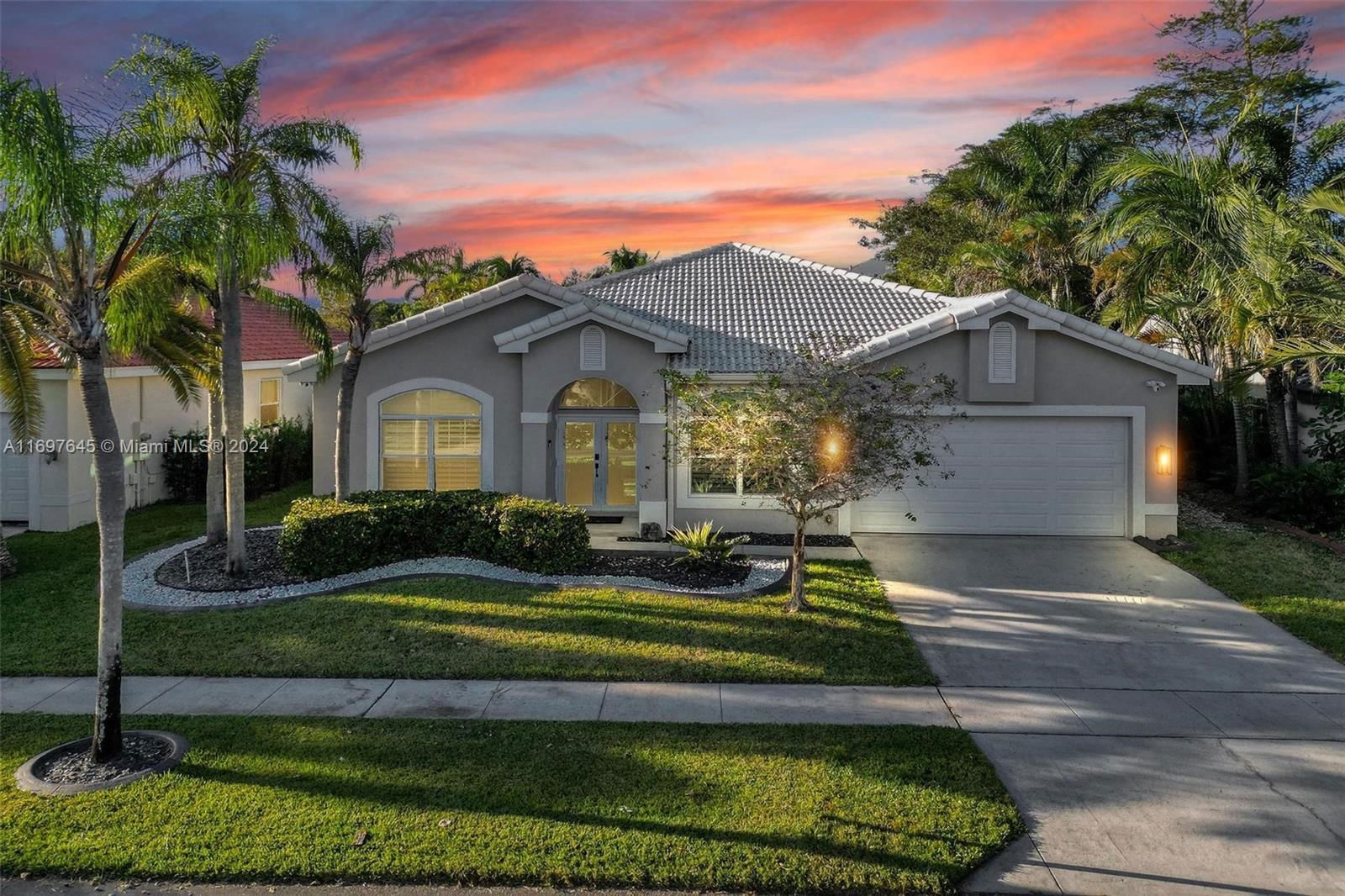 Real estate property located at 1584 179th Ave, Broward, SILVER LAKES AT PEMBROKE, Pembroke Pines, FL