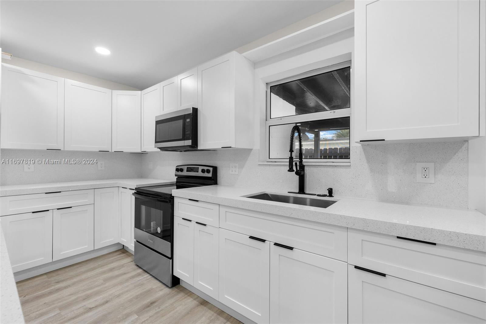 Real estate property located at 331 40th Pl, Miami-dade, Ideal Homes Sub No 3, Hialeah, FL