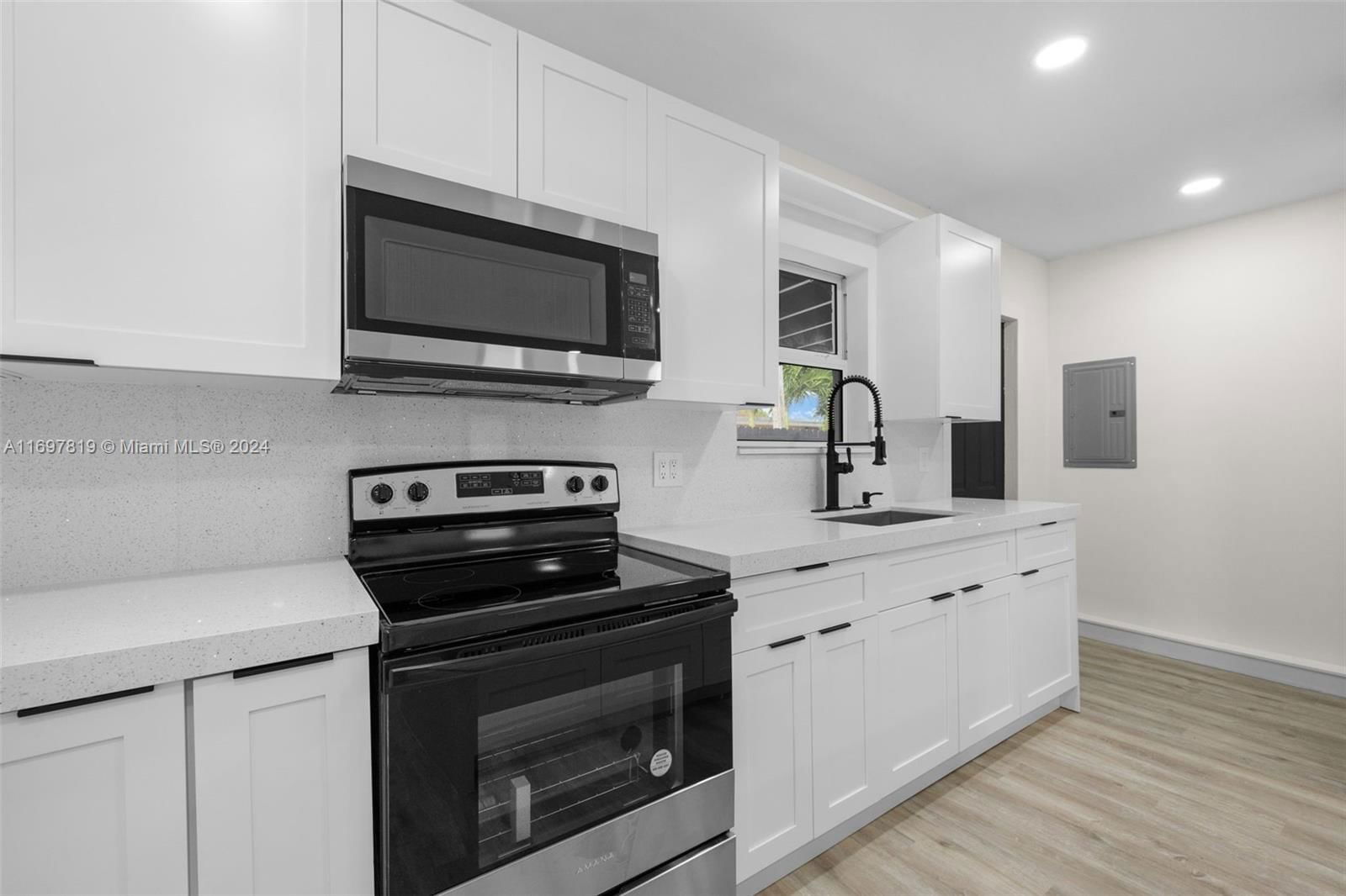 Real estate property located at 331 40th Pl, Miami-dade, Ideal Homes Sub No 3, Hialeah, FL