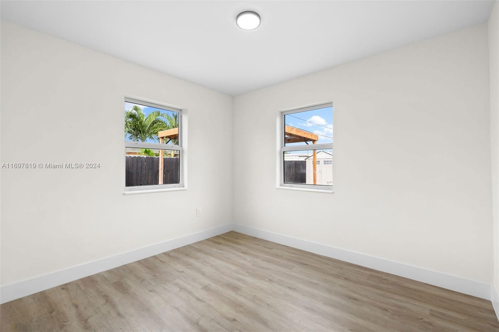 Real estate property located at 331 40th Pl, Miami-dade, Ideal Homes Sub No 3, Hialeah, FL