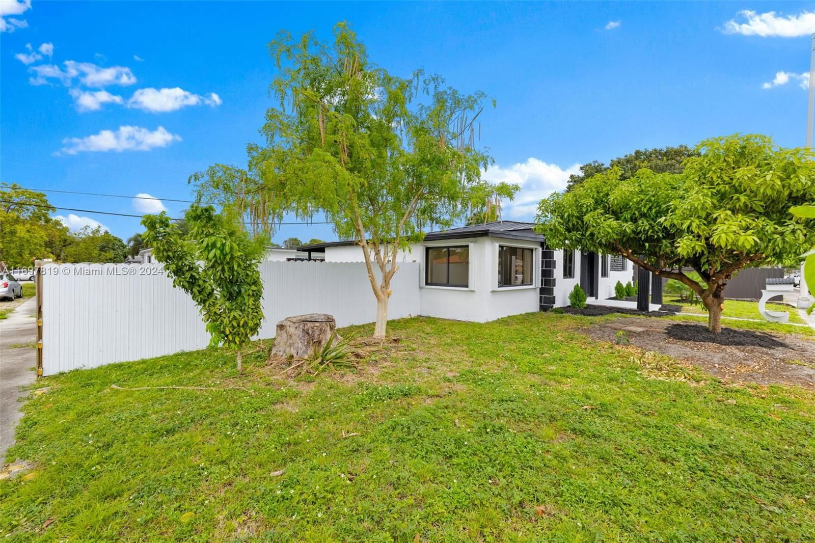 Real estate property located at 331 40th Pl, Miami-dade, Ideal Homes Sub No 3, Hialeah, FL