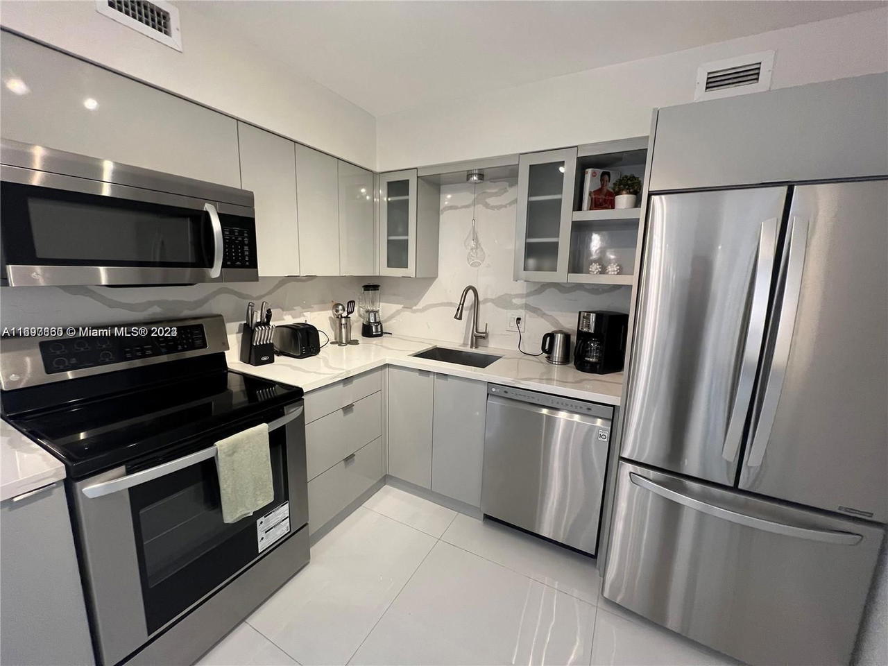Real estate property located at 5161 COLLINS AVE #1403, Miami-dade, Seacoast 5151 Condo, Miami Beach, FL