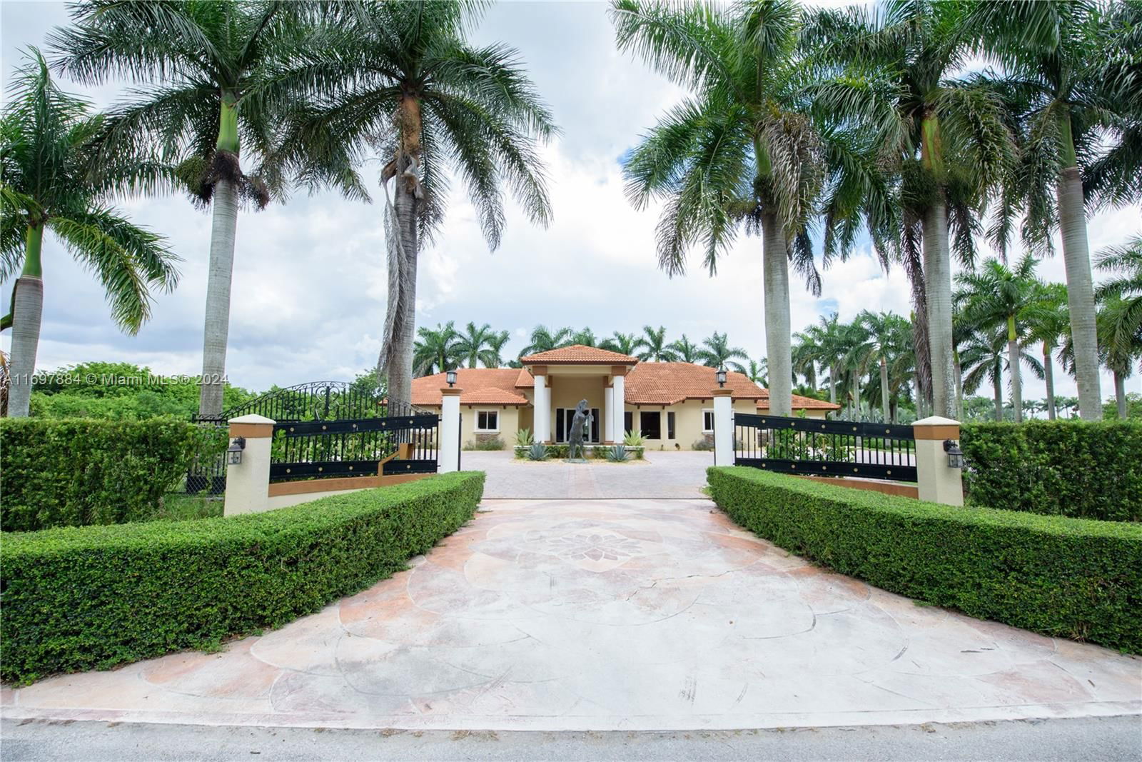 Real estate property located at 19701 197th Ave, Miami-Dade, Exclusive Redlands Equestr, Miami, FL