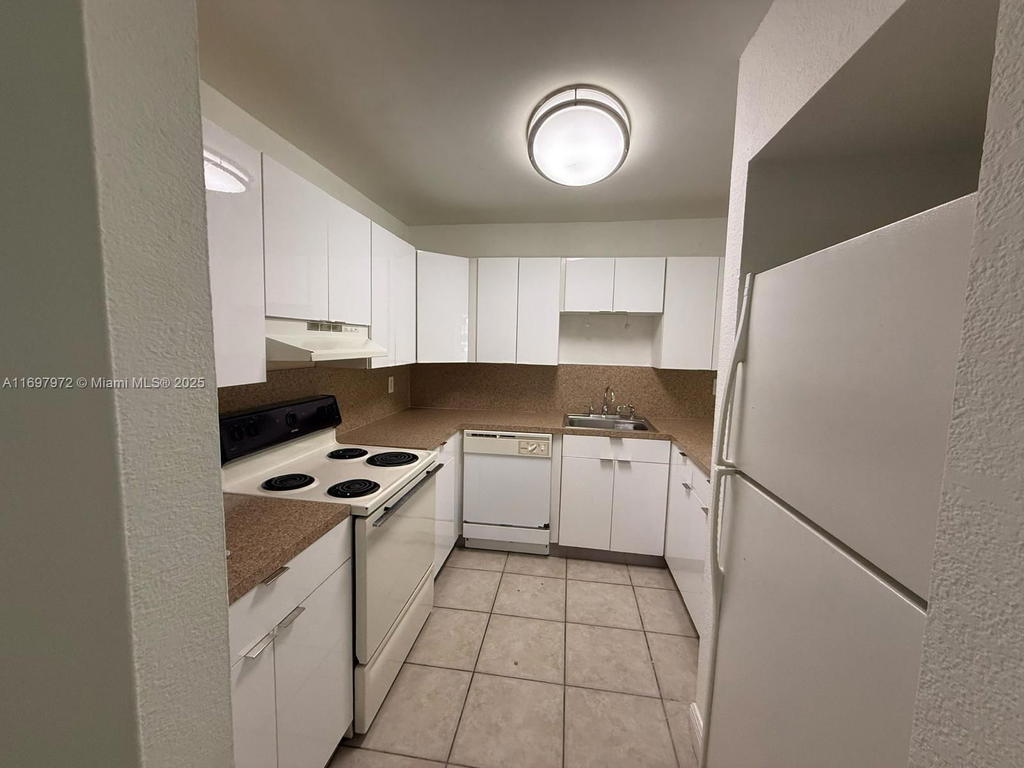 Real estate property located at 7000 186th St #4-114, Miami-dade, Coral Gate West Condo, Hialeah, FL