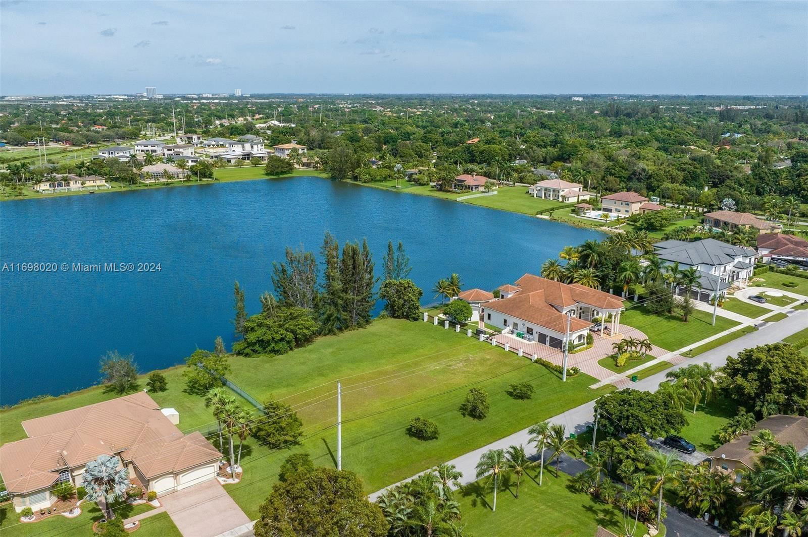 Real estate property located at 14991 20th St, Broward, VISTA LAKES, Davie, FL