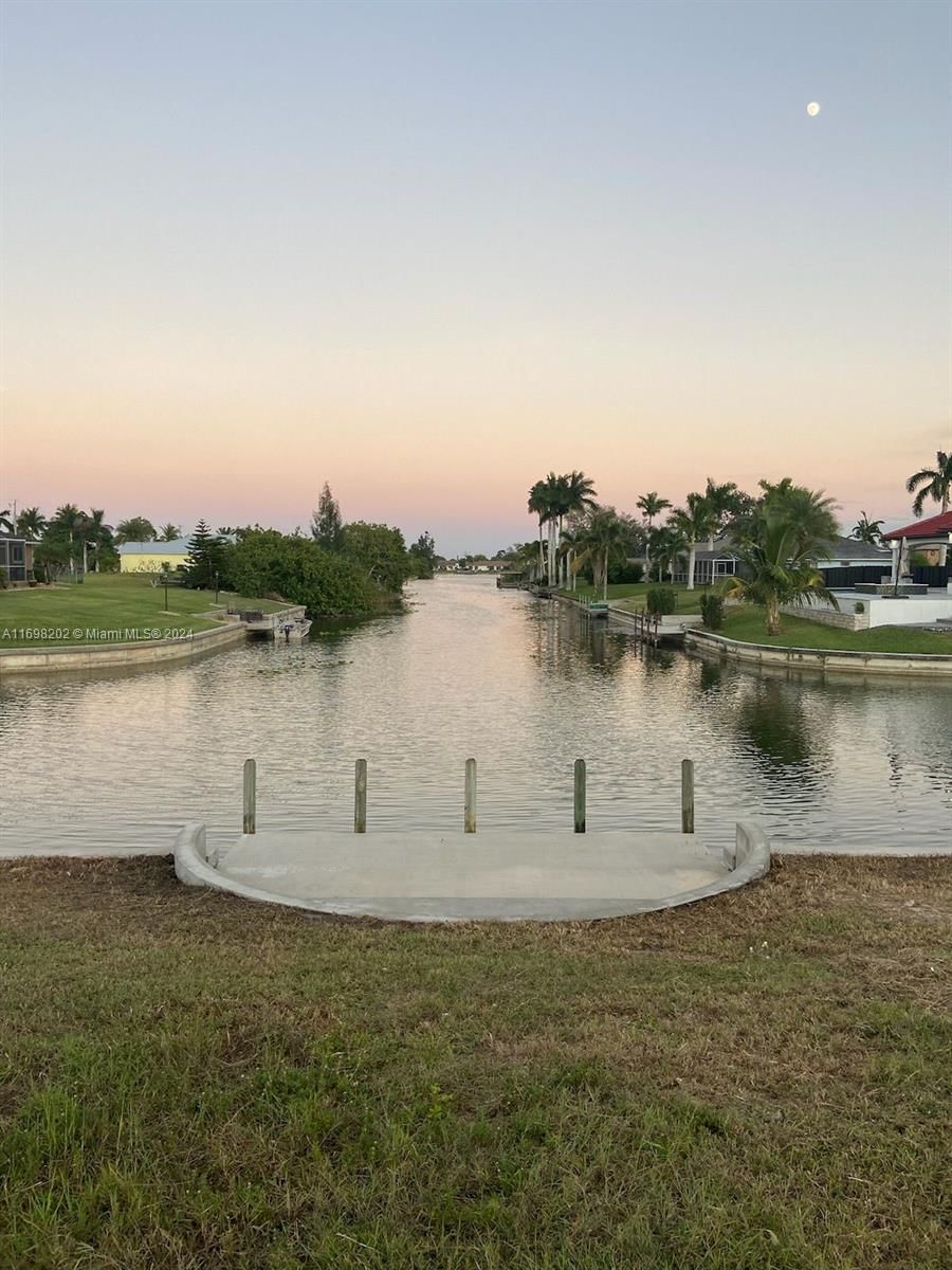 Real estate property located at 1429 se 4th place, Lee, CAPE CORAL, Cape Coral, FL