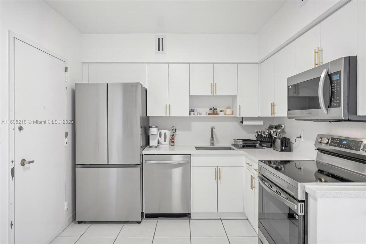 Real estate property located at 5700 Collins Ave #5B, Miami-dade, Seacoast 5700 Condo, Miami Beach, FL