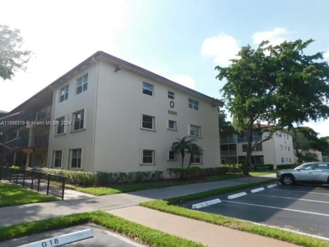 Real estate property located at 13300 1st St #112O, Broward, NEW HAMPTON AT CENTURY VI, Pembroke Pines, FL