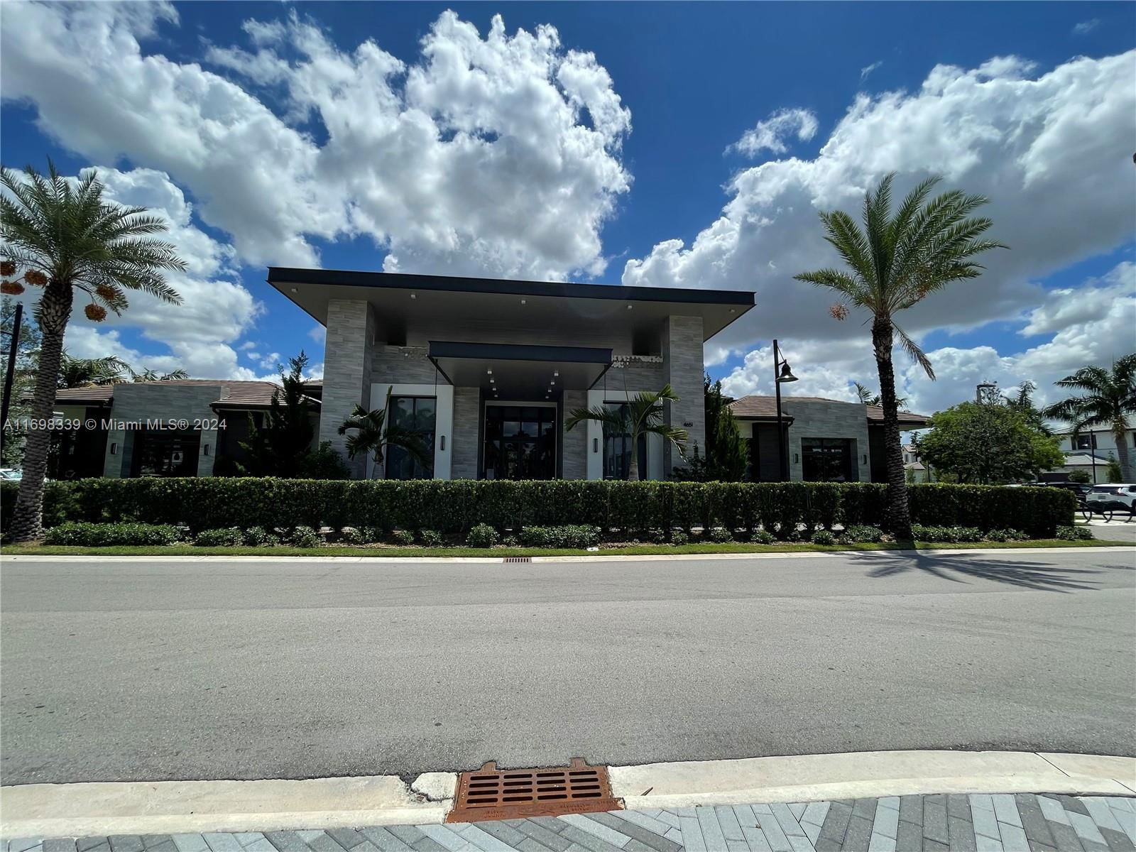 Real estate property located at 8001 41 ST #409, Miami-Dade, URBANA AT DORAL, Doral, FL