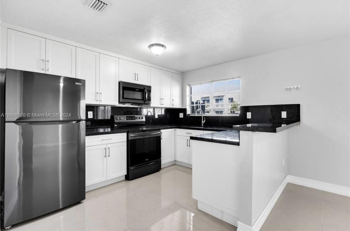 Real estate property located at 13950 260th St #105, Miami-Dade, CEDARS WOODS HOMES CONDO, Homestead, FL