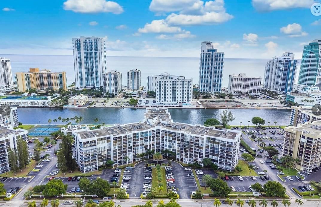 Real estate property located at 800 Parkview Dr #527, Broward, OCEANVIEW PARK CONDO, Hallandale Beach, FL