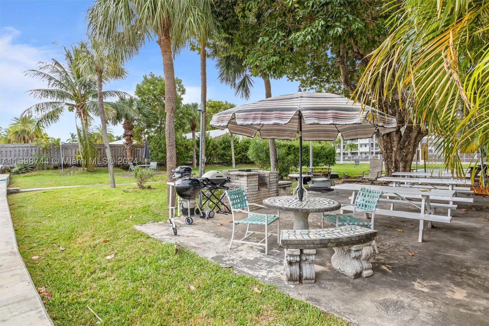 Real estate property located at 501 Blue Heron Dr #202-A, Broward, Paradise Villas Condo, Hallandale Beach, FL