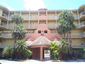 Real estate property located at 8290 Lake Dr #302, Miami-Dade, LAS VISTAS AT DORAL CONDO, Doral, FL