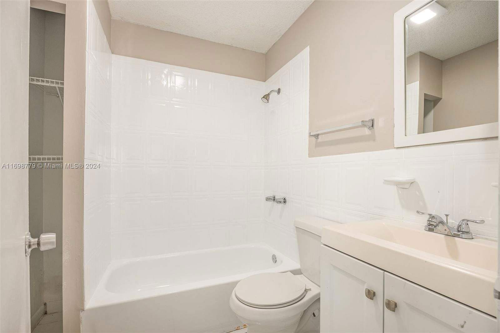 Real estate property located at 20901 121st Ave, Miami-dade, Oak Ridge Villas Sub Sec, Miami, FL