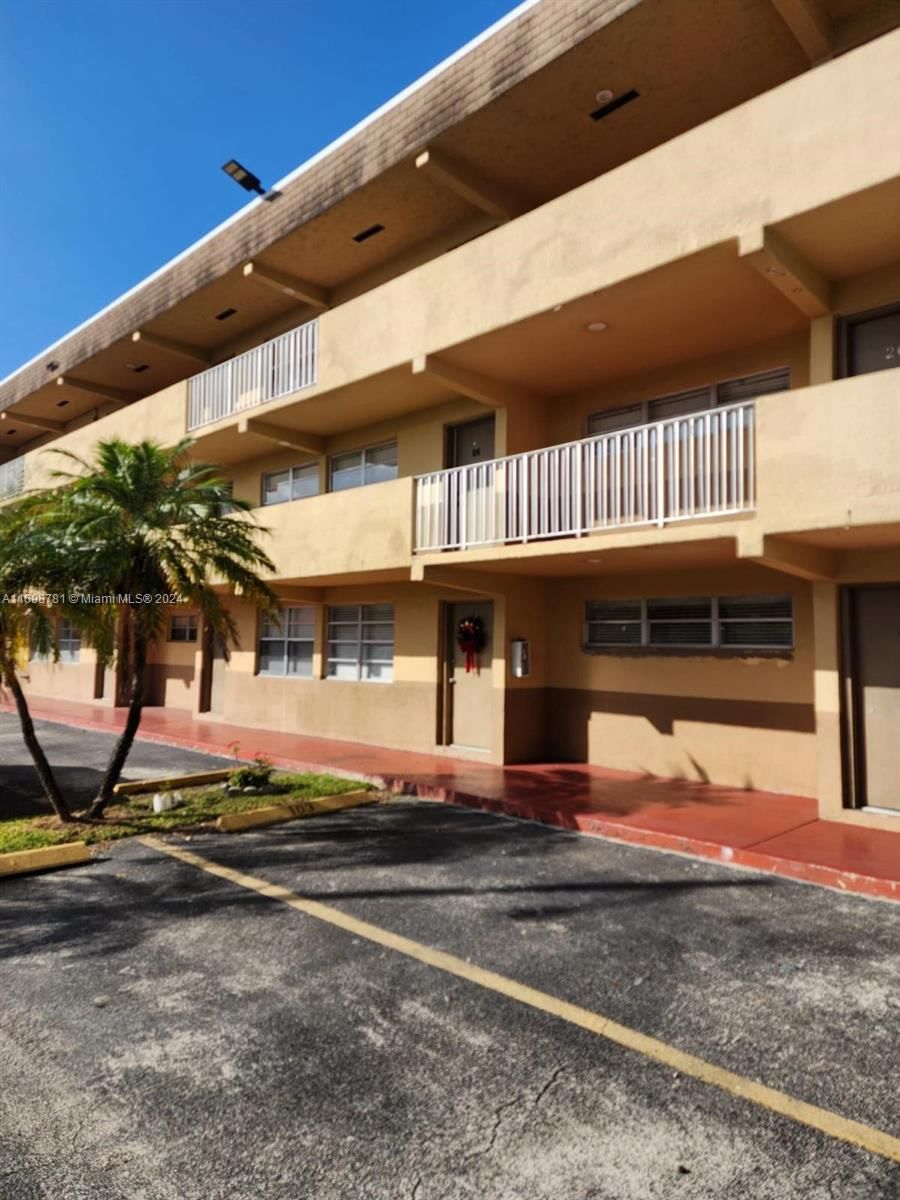 Real estate property located at 11005 1st St #204, Miami-Dade, AGUA DULCE CONDO, Sweetwater, FL