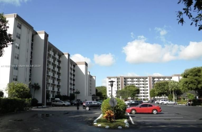 Real estate property located at 5900 44th St #704, Broward, GREENS OF INVERRARY PHASE, Lauderhill, FL