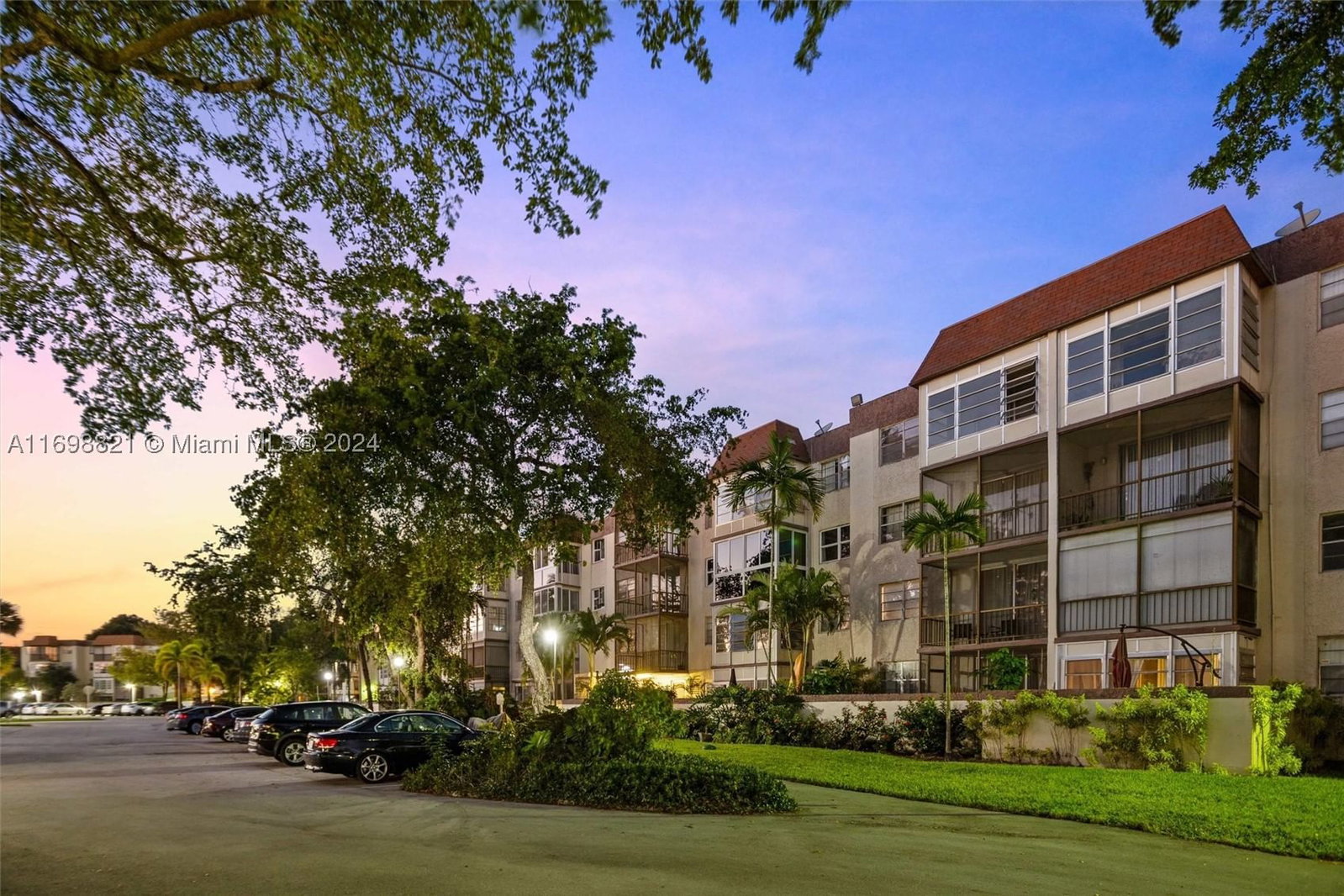 Real estate property located at 1681 70th Ave #220, Broward, Omega Condo No 1, Plantation, FL