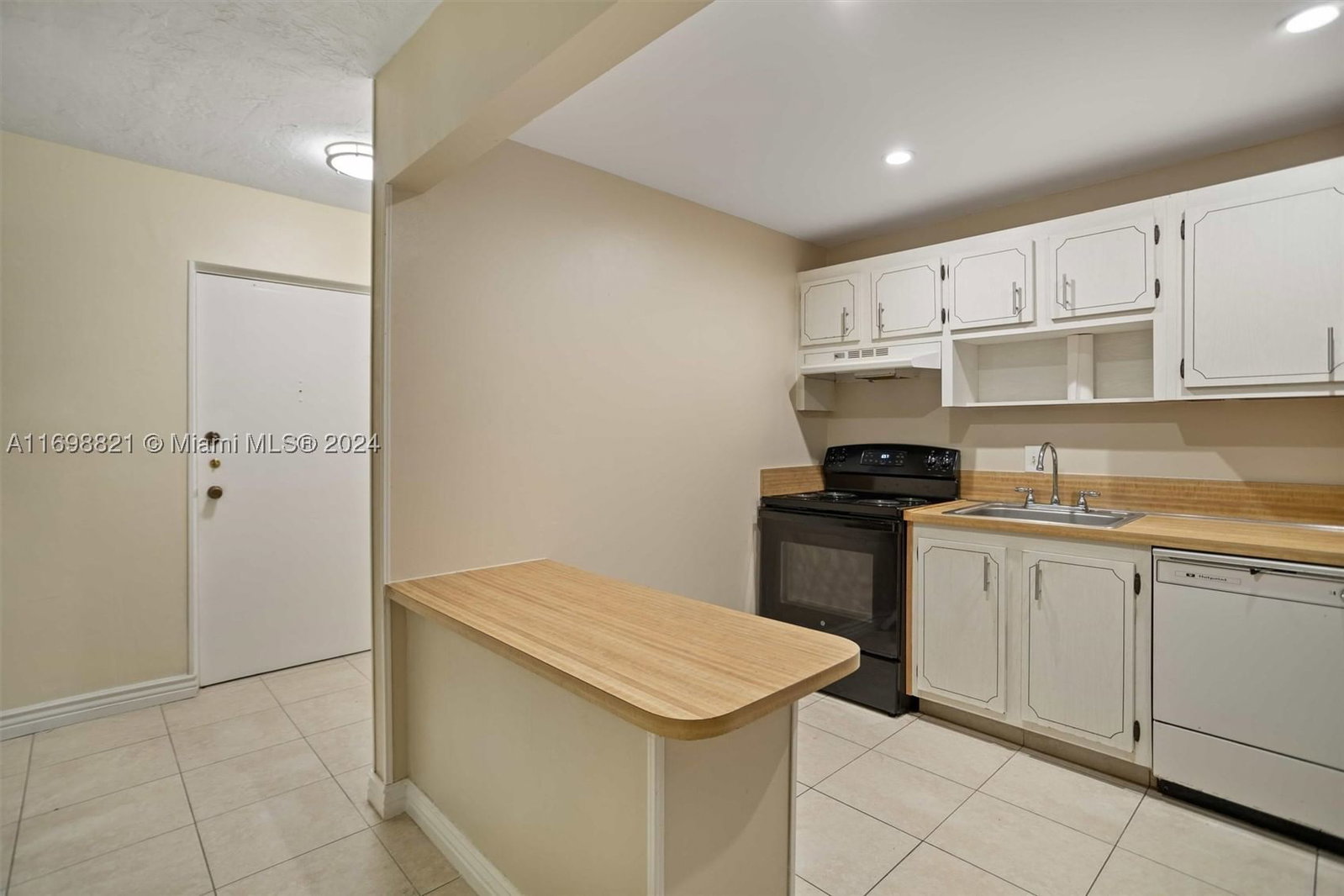 Real estate property located at 1681 70th Ave #220, Broward, Omega Condo No 1, Plantation, FL