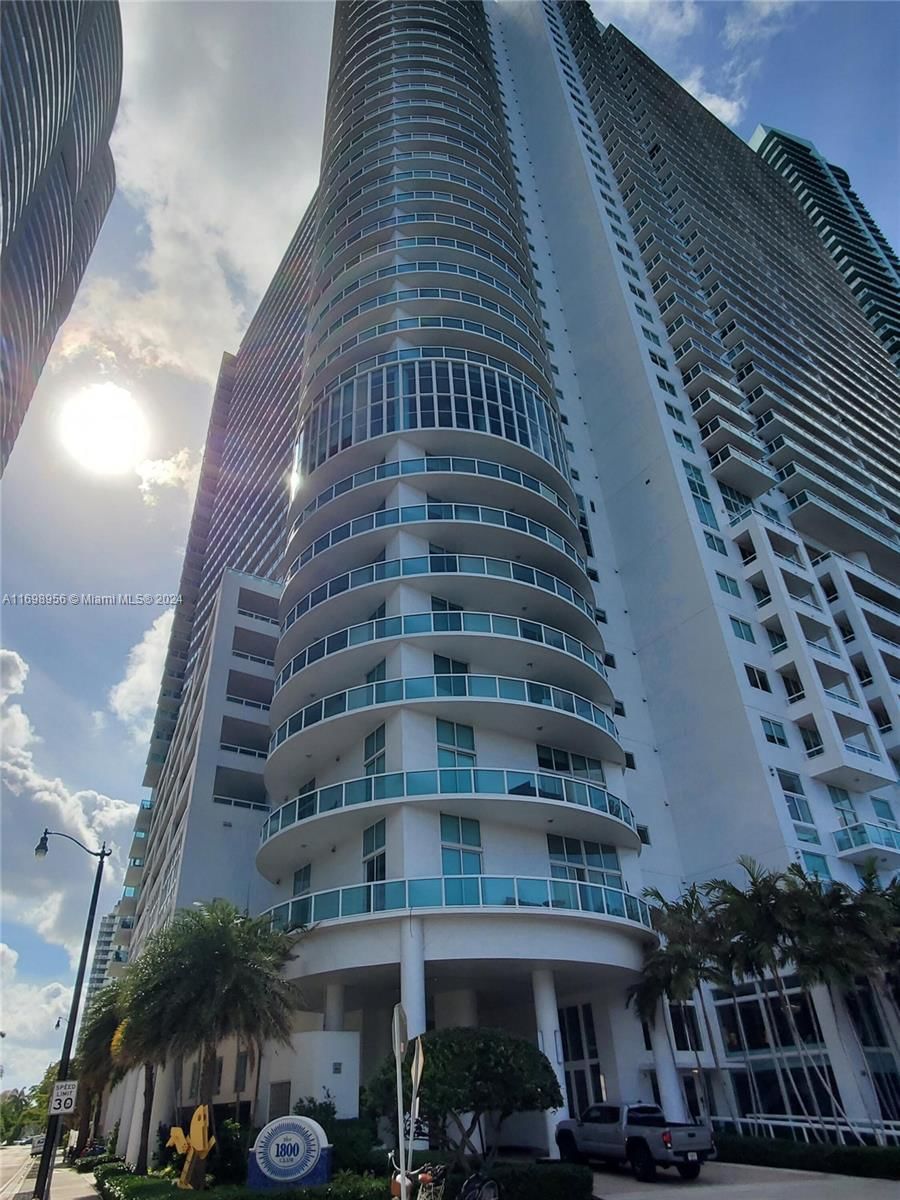 Real estate property located at 1800 Bayshore Dr #2407, Miami-Dade, 1800 CLUB CONDO, Miami, FL