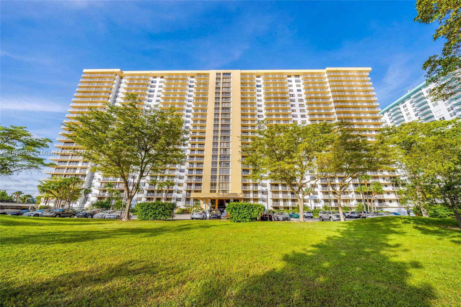 Real estate property located at 290 174th St L17, Miami-Dade, WINSTON TOWERS 700 CONDO, Sunny Isles Beach, FL