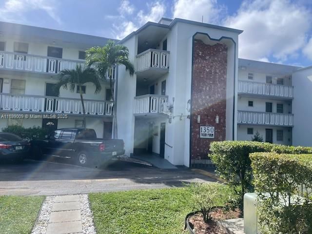 Real estate property located at 1350 191st St B203, Miami-dade, Third Forum Condominium, Miami, FL
