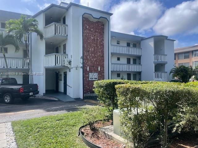 Real estate property located at 1350 191st St B203, Miami-dade, Third Forum Condominium, Miami, FL