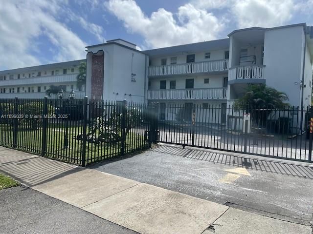 Real estate property located at 1350 191st St B203, Miami-dade, Third Forum Condominium, Miami, FL