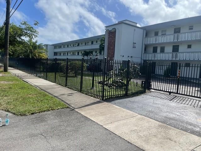Real estate property located at 1350 191st St B203, Miami-dade, Third Forum Condominium, Miami, FL