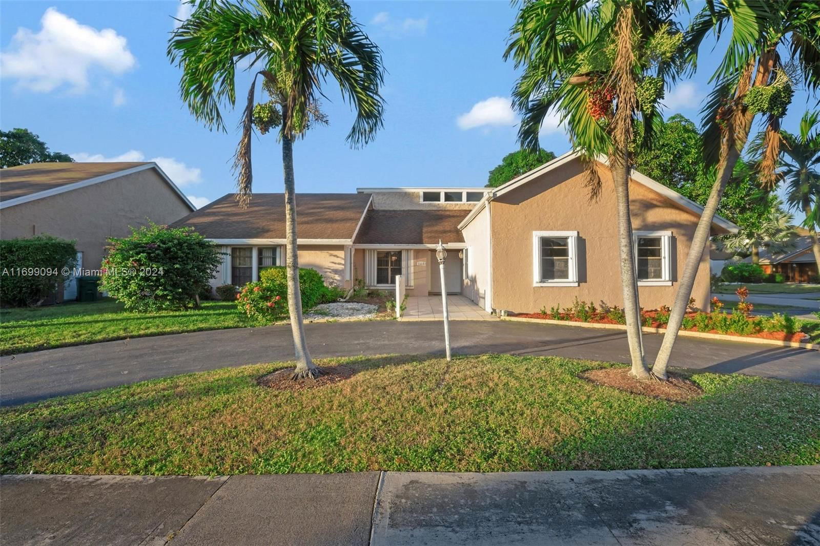 Real estate property located at 7315 48th St, Broward, BOULEVARD WOODS NORTH, Lauderhill, FL