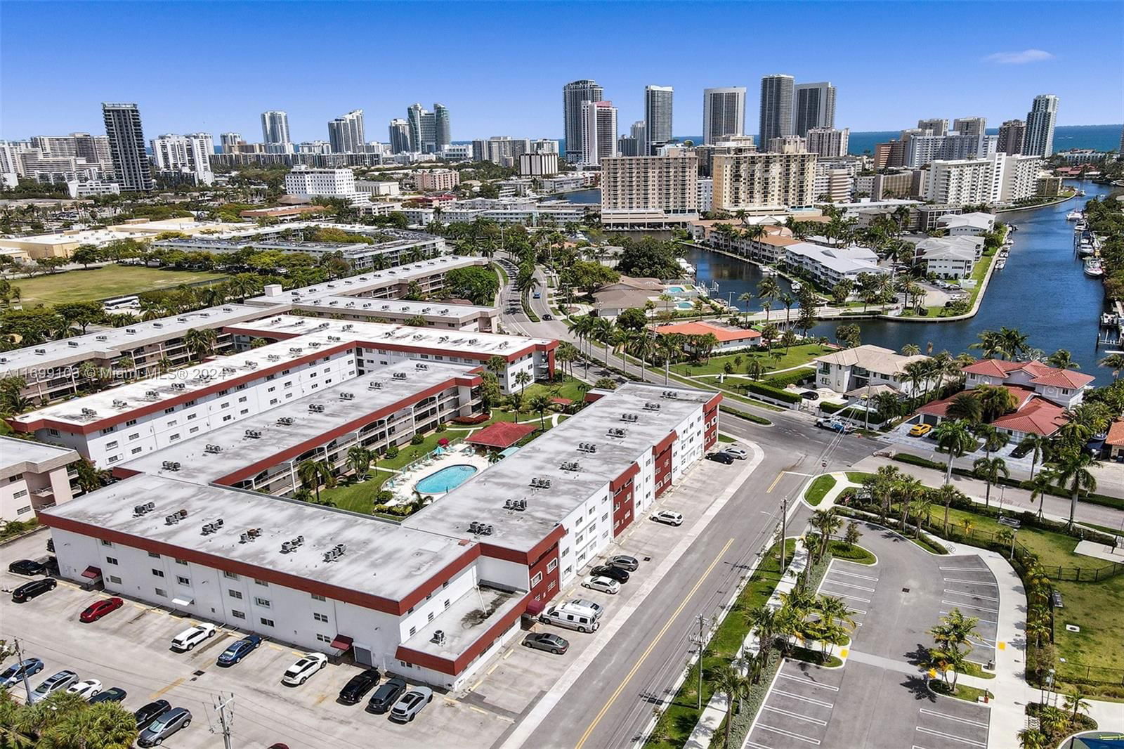 Real estate property located at 580 Egret Dr #220, Broward, CASA PARADISO CO-OP, Hallandale Beach, FL