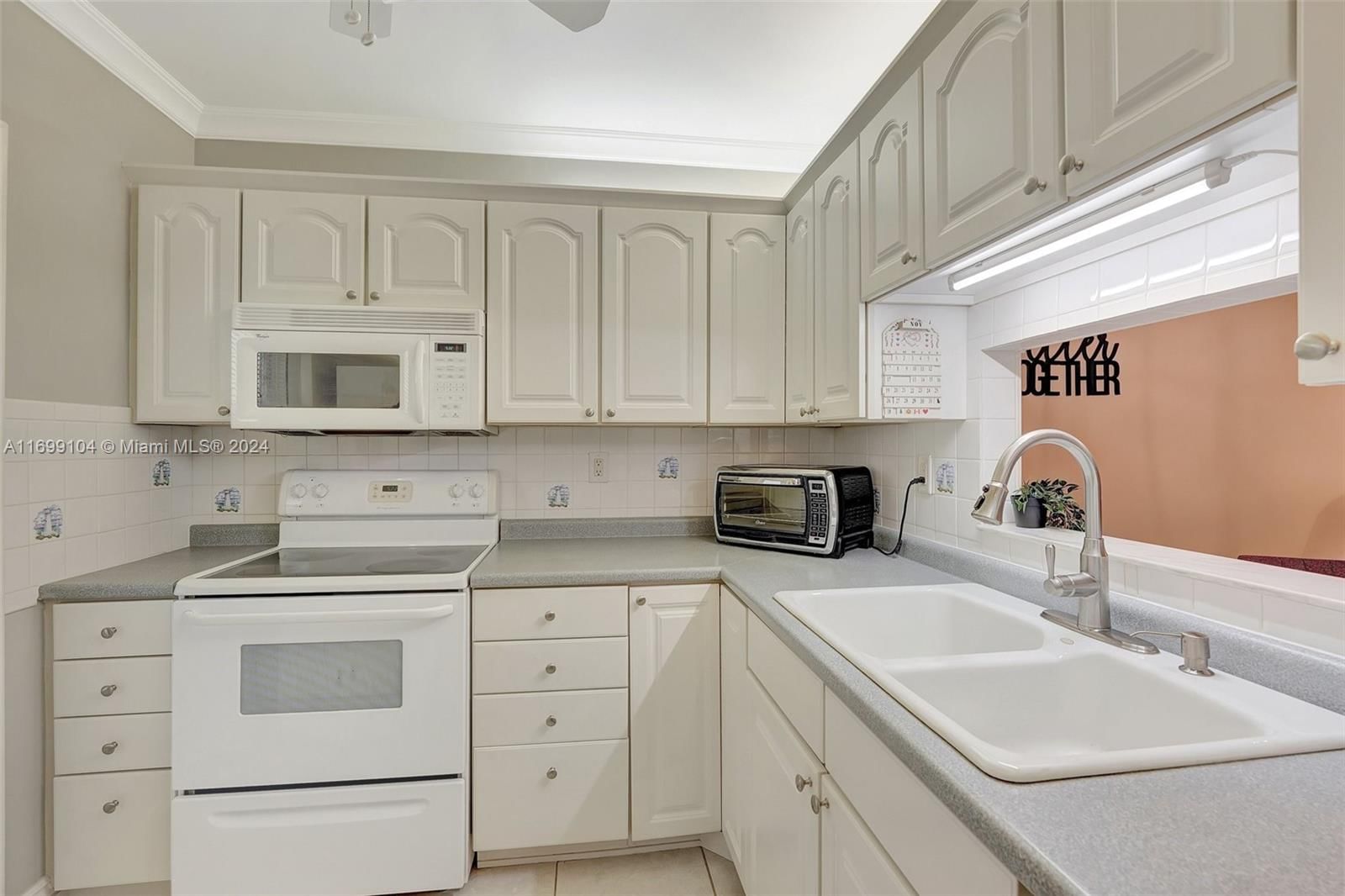 Real estate property located at 5000 36th St #609, Broward, Clover Gardens Condo, Lauderdale Lakes, FL