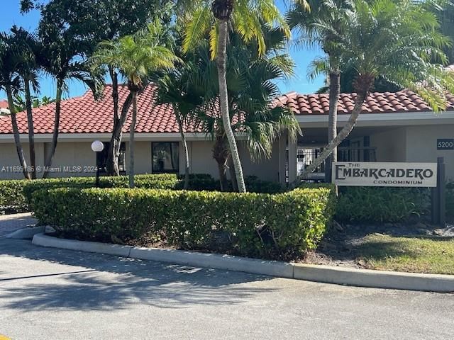 Real estate property located at 5326 6th Ave E23, Broward, EMBARCADERO CONDO, Oakland Park, FL