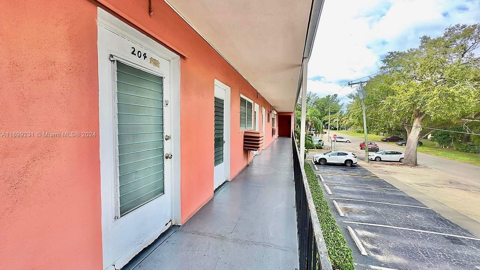 Real estate property located at 1560 127th St #204, Miami-Dade, 1560 CORAL TERRACE CONDO, North Miami, FL