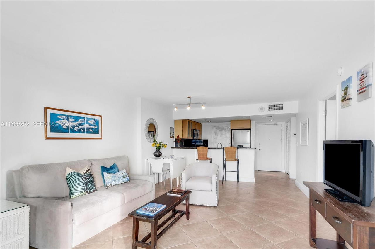 Real estate property located at 345 Ocean Dr #703, Miami-dade, Ocean Point Condo, Miami Beach, FL