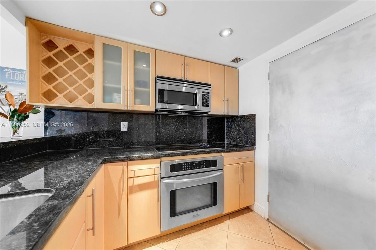 Real estate property located at 345 Ocean Dr #703, Miami-dade, Ocean Point Condo, Miami Beach, FL