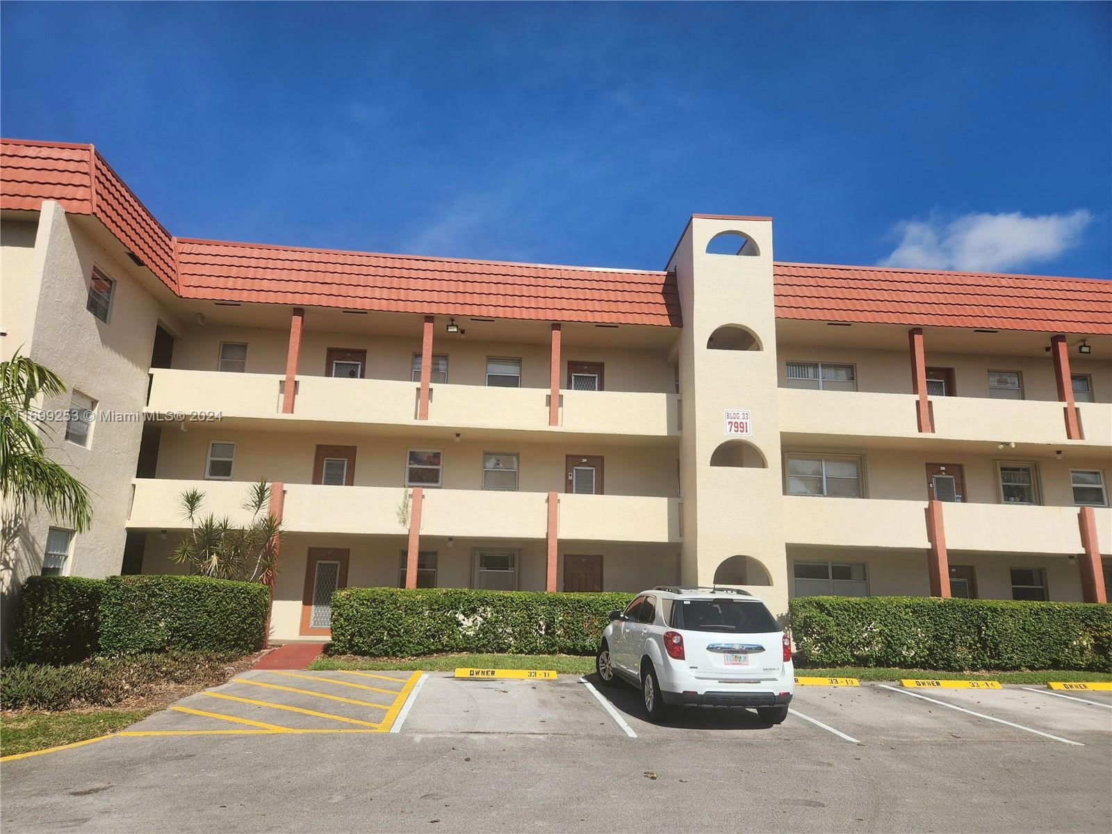 Real estate property located at 7991 Sunrise Lakes Dr #206, Broward, SUNRISE LAKES 33 CONDO, Sunrise, FL