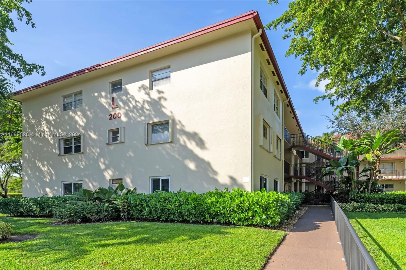 Real estate property located at 200 132nd Way #211L, Broward, NEW HAMPTON AT CENTURY VI, Pembroke Pines, FL