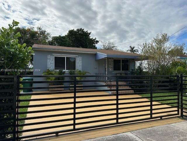 Real estate property located at 810 43rd St, Miami-Dade, CURRY SUB, Miami, FL