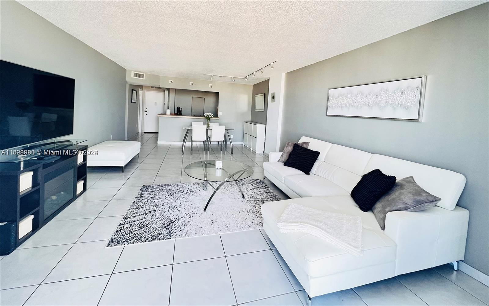 Real estate property located at 2780 183rd St #2015, Miami-Dade, COMMODORE PLAZA CONDO, Aventura, FL